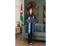 نور العطيات تبارك لإبنتها لجين بمناسبة تخرجها من  جامعة الزرقاء