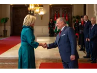 King accepts credentials of new ambassadors