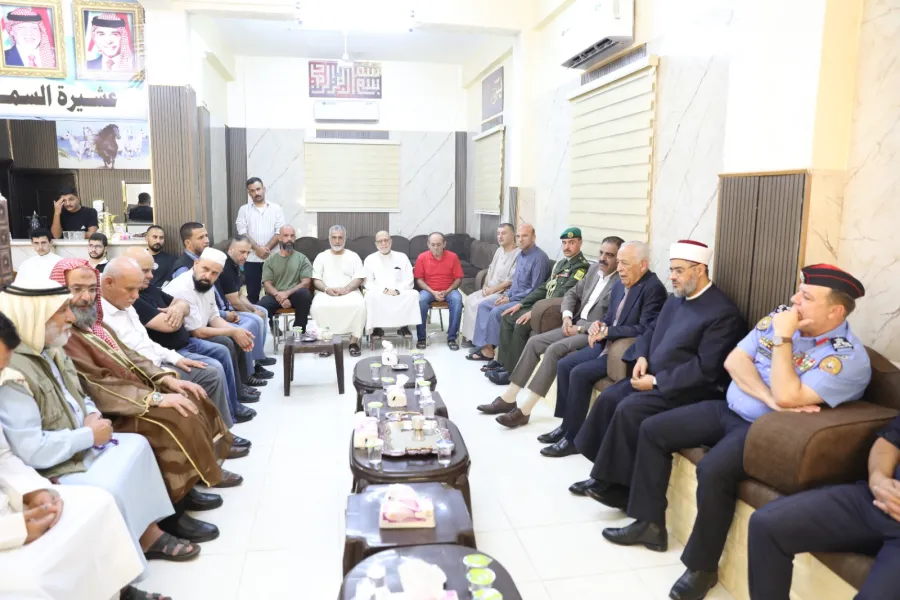 مندوبا عن الملك وولي العهد.. العيسوي يعزي نقرش والغنميين