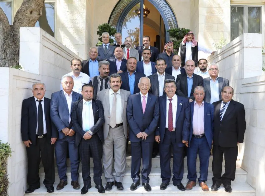 العيسوي يلتقي وفدا من أبناء عشيرة المحاسيس بجرش