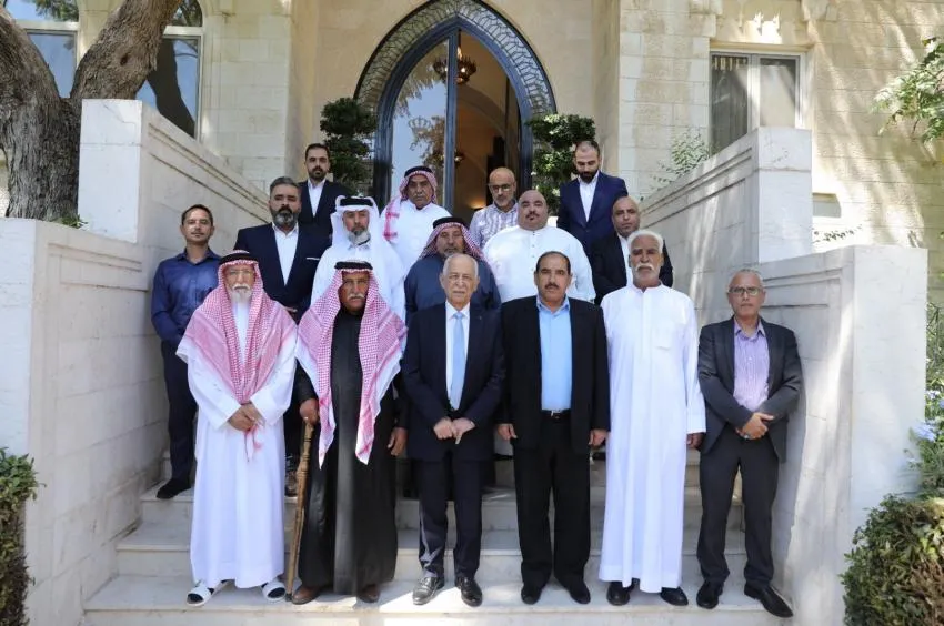 العيسوي يلتقي وفدا من أبناء عشيرة العزي من البادية الشمالية