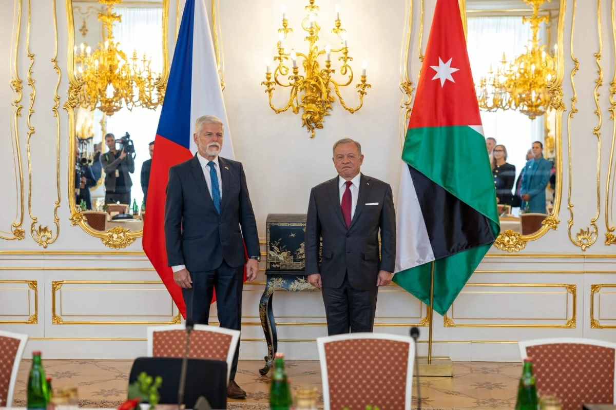 King holds talks with Czech Republic president in Prague