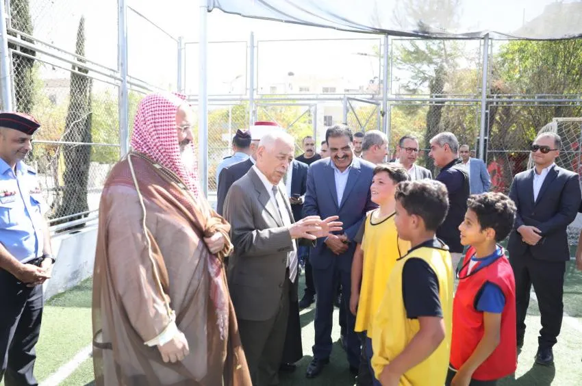 العيسوي يتفقد مشاريع مبادرات ملكية في الزرقاء ويزور النادي القوقازي