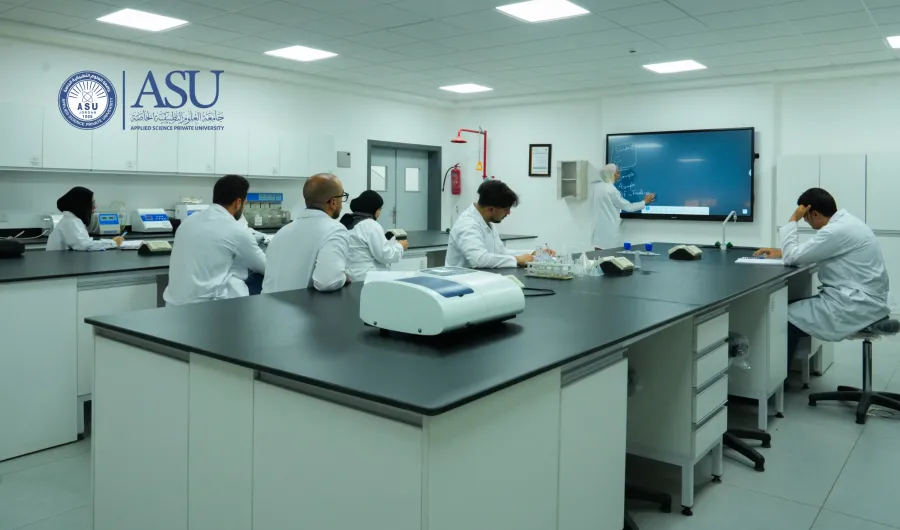 جامعة العلوم التطبيقية الخاصة في اليوم العالمي للصيادلة: حين تصبح الجامعة شريكاً في صياغة مستقبل الدواء