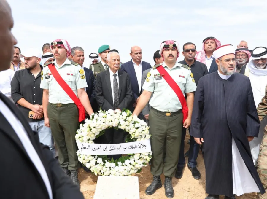 العيسوي ينقل تعازي الملك وولي العهد بوفاة سلامة الحجايا