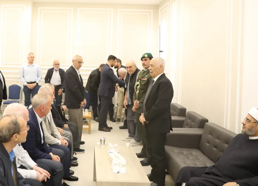 العيسوي ينقل تعازي الملك وولي العهد بوفاة الوزير الأسبق شاهر الأسكر
