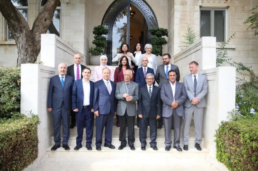 العيسوي يستقبل فريق طبيًا أعاد زراعة قدم مواطن مصري