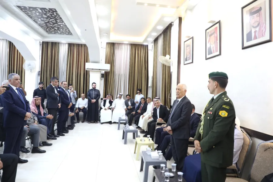 مندوبا عن الملك وولي العهد.. العيسوي يعزي عشائر الخرشة والحشايشة والعموش