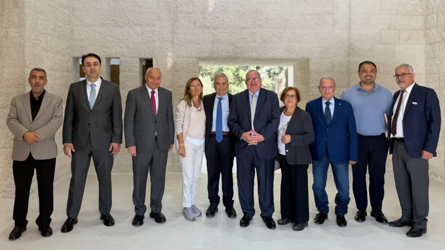Petra University hosts debate on AI, robots and machine consciousness