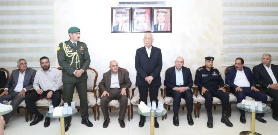 مندوبا عن الملك وولي العهد .. العيسوي يعزي عشيرة الوشاح