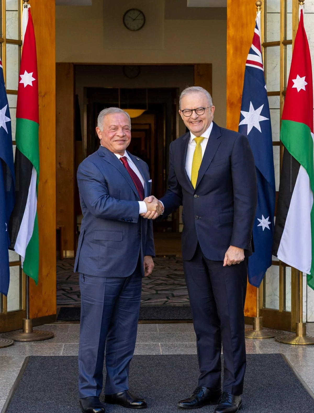 King holds talks with Australia PM