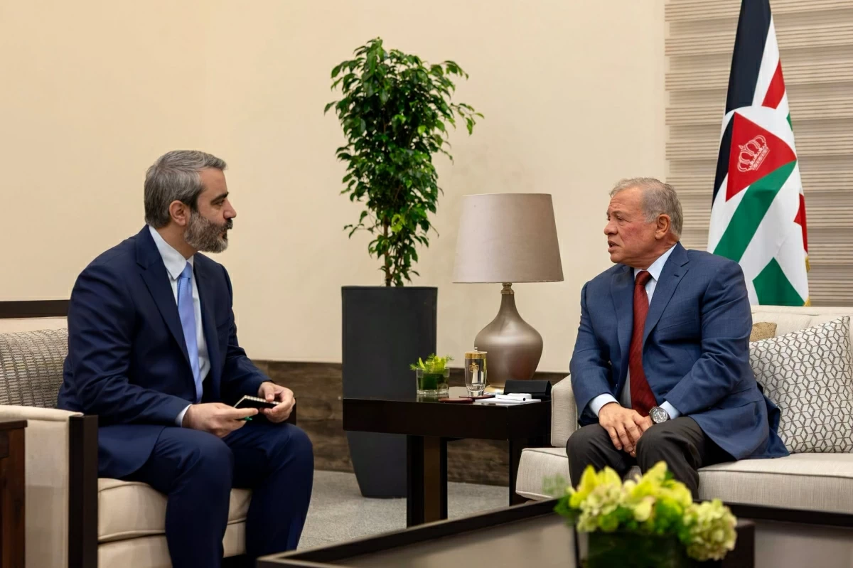 King receives Syria FM