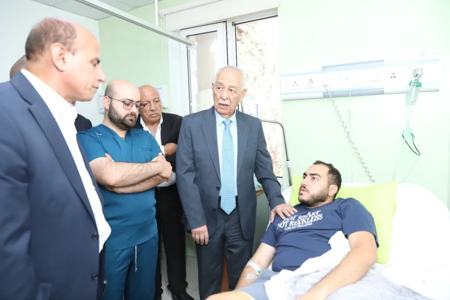 بتوجيهات ملكية .. العيسوي يتابع الأوضاع الصحية لمصابي الكرك