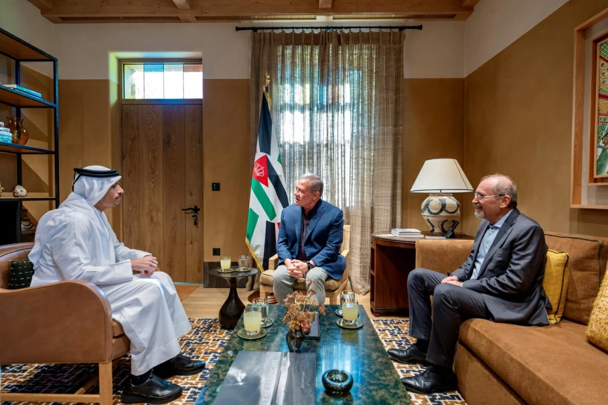 King receives Qatar PM