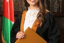 Photo of الدكتور سهل نصير يبارك لإبنته مريانا تخرجها من كلية الطب البشري بالجامعة الأردنية