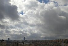 صورة طقس غائم وبارد  وامطار غزيرة جنوب وشرق المملكة اليوم