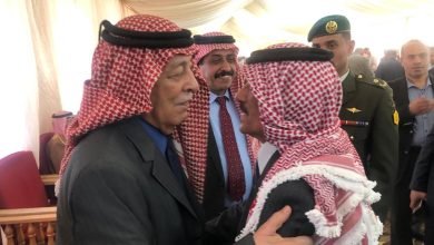 Photo of مندوبا عن الملك .. رئيس الديوان الملكي يعزي عشيرة السرور