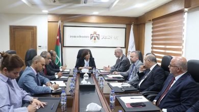 Photo of Minister of Investment meets with a group of Syrian investors in the kingdom