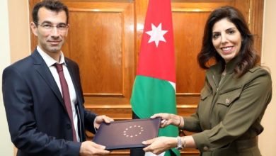 Photo of New EU ambassador to Jordan presents credentials