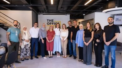 Photo of Queen Rania discusses startup solutions with Jordanian entrepreneurs