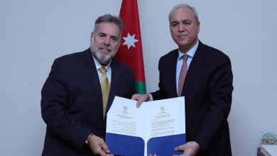 Photo of New Israeli ambassador to Jordan presents credentials