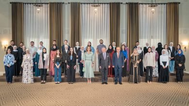 Photo of King, Queen receive top Tawjihi achievers