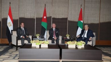 Photo of King, Egyptian, Palestinian presidents urge maintaining pressure to end Israeli aggression on Gaza, protect civilians