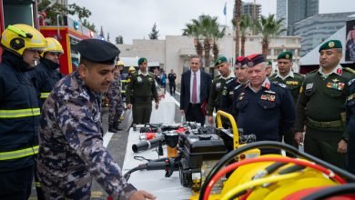 Photo of King visits Civil Defense Department, checks on ambulance development project