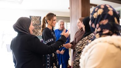 Photo of Queen Rania visits development programs by local youth and women in Wadi Musa