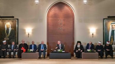 Photo of King meets Jerusalemite figures, reiterates Jordan’s unwavering support for Palestinians