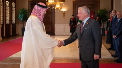 Photo of King accepts credentials of new ambassadors