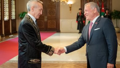 Photo of King accepts credentials of new ambassadors