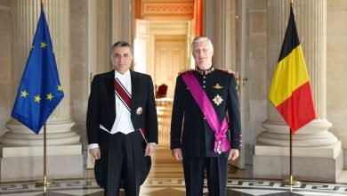 Photo of Ambassador Bataineh presents credentials to King Philippe of Belgium