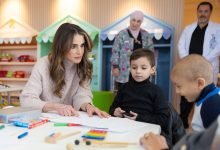 Photo of Queen visits community empowerment centre, meets with local entrepreneurs in Aqaba