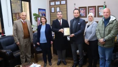 Photo of University of Petra honors alumnus Maen Amro for outstanding media career