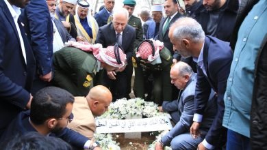Photo of مندوبا عن الملك وولي العهد.. رئيس الديوان الملكي يشارك في تشييع جثمان الوزير الفايز