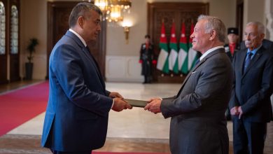 Photo of King accepts credentials of new ambassadors