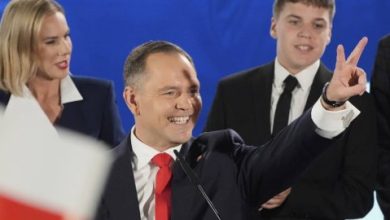 Photo of Conservative historian wins Polish presidential vote