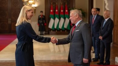 Photo of King accepts credentials of new ambassadors