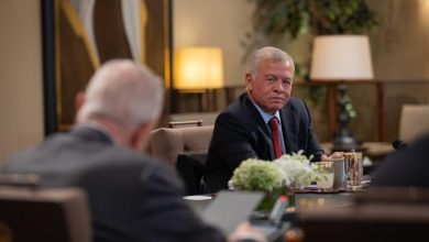 Photo of King meets with former PMs to discuss regional developments, New York visit