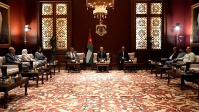 Photo of رئيس الديوان الملكي يلتقي وفدا تربويا من مديرية التربية والتعليم المزار الشمالي