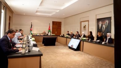 Photo of King meets with industrial sector officials, representatives