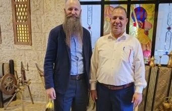 Photo of U.S. Ambassador James Holtsnider makes first public outing at Amman eatery