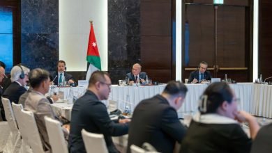 Photo of King meets representatives of leading Vietnamese textile companies