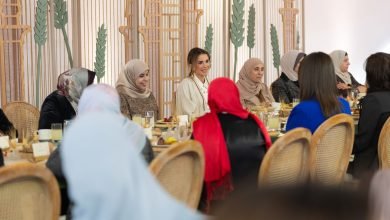 Photo of Queen hosts women from Al Mafraq for lunch