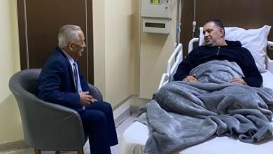Photo of العيسوي ينقل تمنيات الملك وولي العهد بالشفاء العاجل للوزير الأسبق نضال البطاينة