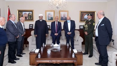 Photo of مندوبا عن الملك وولي العهد.. العيسوي يعزي بوفاة شقيقة سفير دولة فلسطين