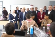 Photo of تزامناً مع الزيارة الملكية للكرك …العيسوي يفتتح مصنع الزي للألبسة الجاهزة بالموجب ومدرسة الربة الثانوية للبنين