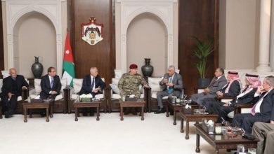 Photo of متابعة للقائهم مع الملك .. العيسوي يلتقي متقاعدين خدموا بمعية جلالته