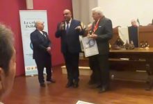 Photo of Bulgarian foreign affairs expert honoured with international peace award at Vatican